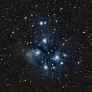 M45 l'Amas des Pléiades dans le ciel d'hiver.